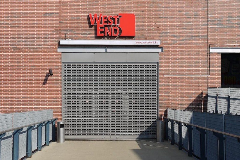 Ablakos felületű sávredőny